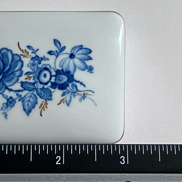 MEISSEN AQUATINTA Trinket Box / FLOWERS & INSECTS / Gold Trim / CROSSED SWORDS - Picture 8 of 10